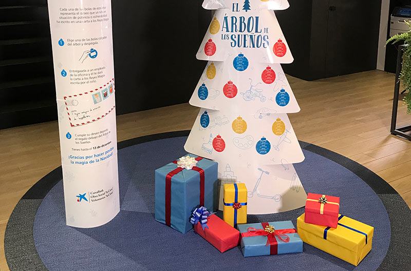 Clientes y empleados de CaixaBank consiguen que 25.000 niños tengan regalos por Navidad