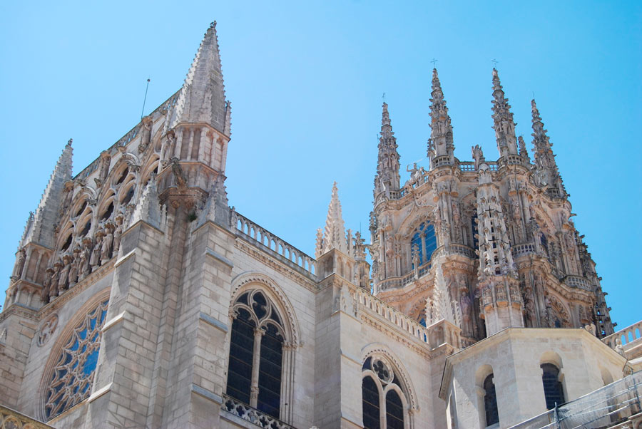 El archivo de la Catedral de Burgos completa su digitalización