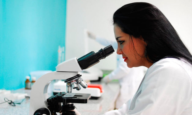 La industria farmacéutica afianza la apuesta por el talento investigador femenino