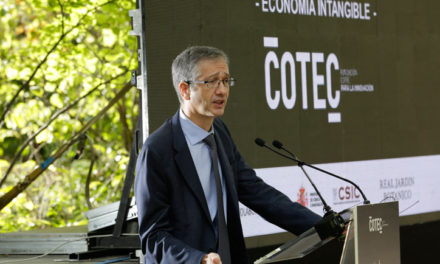 El gobernador del Banco de España alerta sobre el previsible impacto de la crisis en la inversión empresarial en tecnología
