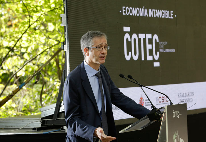 El gobernador del Banco de España alerta sobre el previsible impacto de la crisis en la inversión empresarial en tecnología