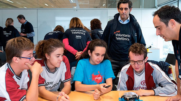 Telefónica moviliza a 2.700 voluntarios para su última campaña solidaria