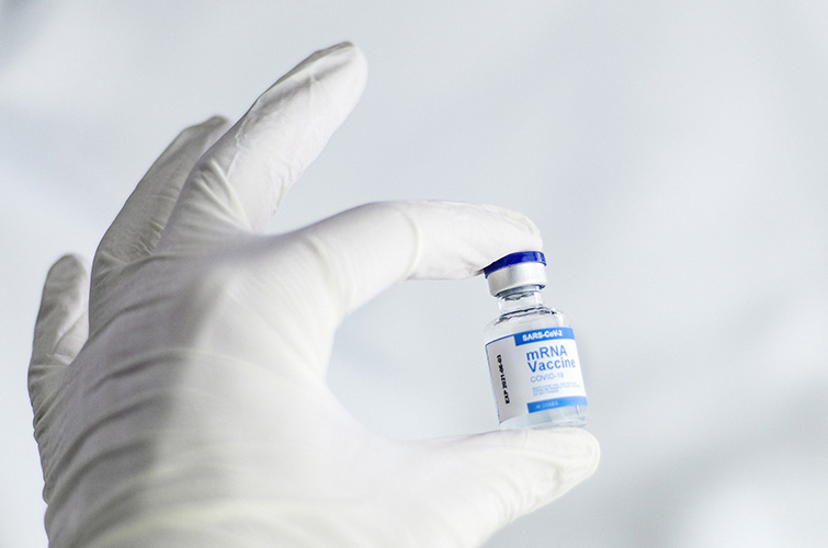 Los acuerdos entre compañías y la distribución equitativa de dosis son clave para la vacunación mundial contra la Covid-19