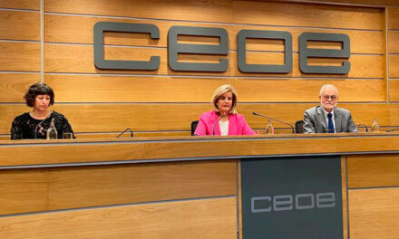 Javier Nadal y Fátima Báñez presentan el Programa de Fundaciones Comunitarias en la Fundación CEOE