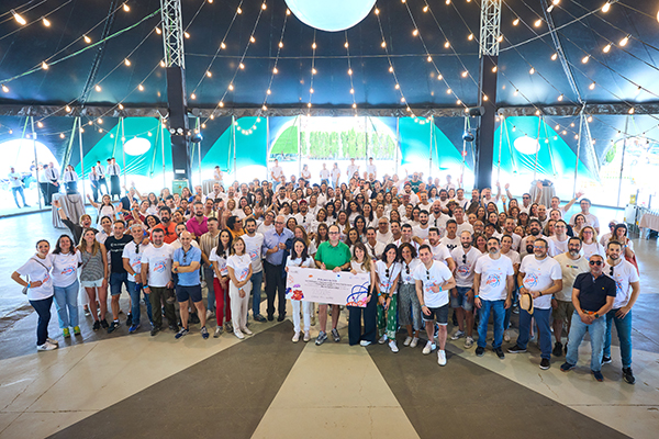 Fundación A LA PAR recibe 10.000€ de los empleados de Roche Farma