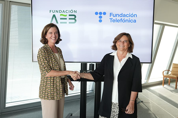 Fundación Telefónica y Fundación AEB suman fuerzas para impulsar el conocimiento digital de las personas mayores