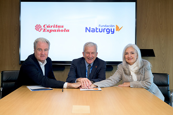 Fundación Naturgy y Cáritas renuevan su acuerdo de colaboración en la lucha contra la vulnerabilidad energética, que ha beneficiado ya a 61.000 personas
