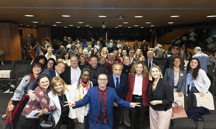 La Fundación Vivofácil lleva al Congreso la proyección de «La sociedad de la soledad»