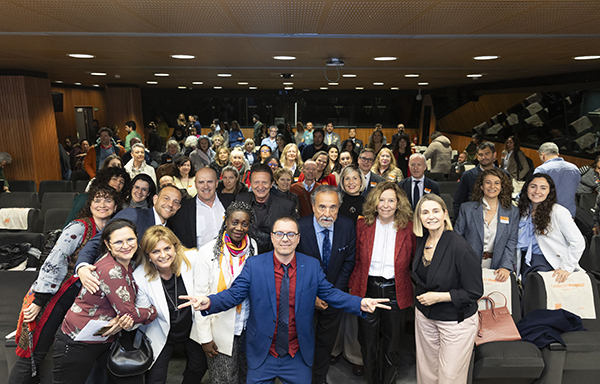 La Fundación Vivofácil lleva al Congreso la proyección de «La sociedad de la soledad»