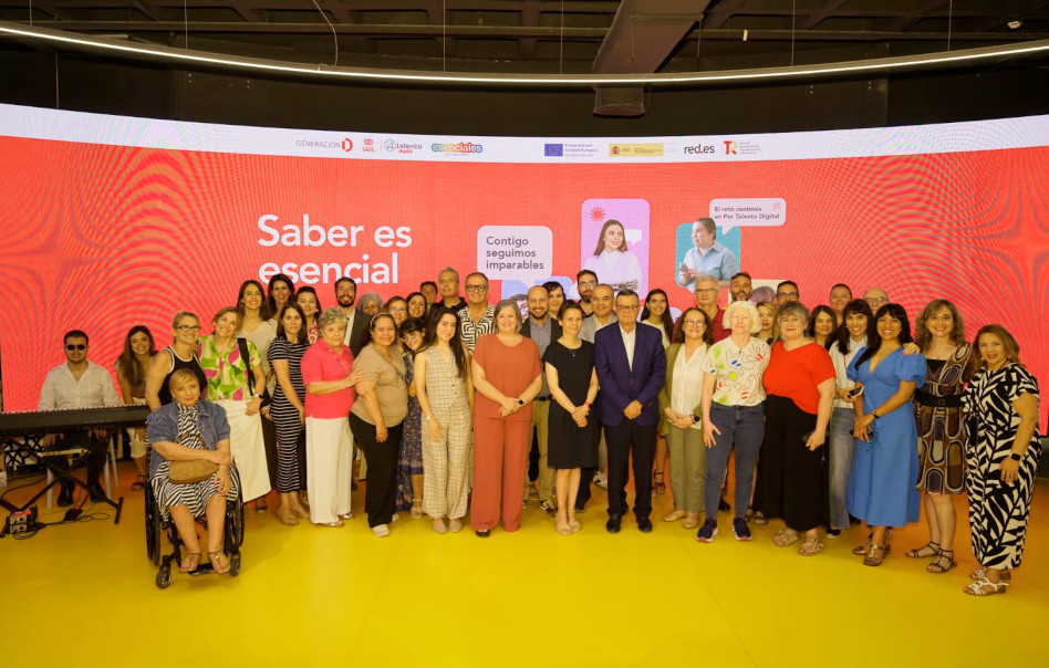 Fundación ONCE cierra su proyecto “Esenciales” tras proporcionar competencias digitales básicas, en toda España, a 17.000 personas con discapacidad